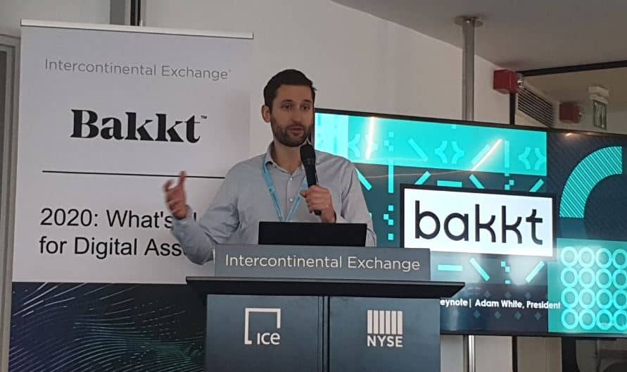 Adam White gibt Abfahrt von Bakkt . bekannt