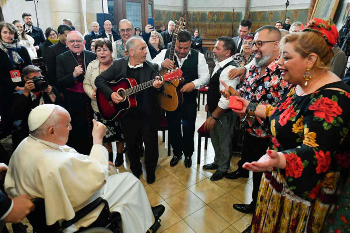 Papst warnt vor Gleichgültigkeit
