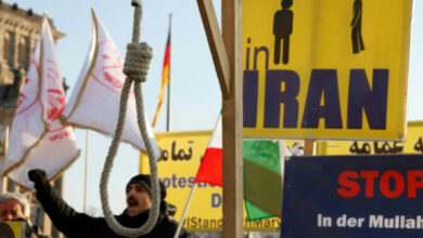 Verurteilung, weil der Iran drei Demonstranten hängen lässt