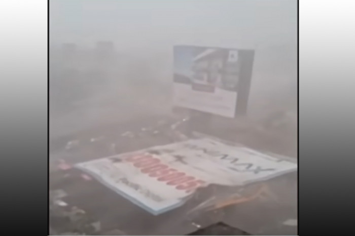 Mindestens 14 Tote beim Einsturz einer Plakatwand in Indien