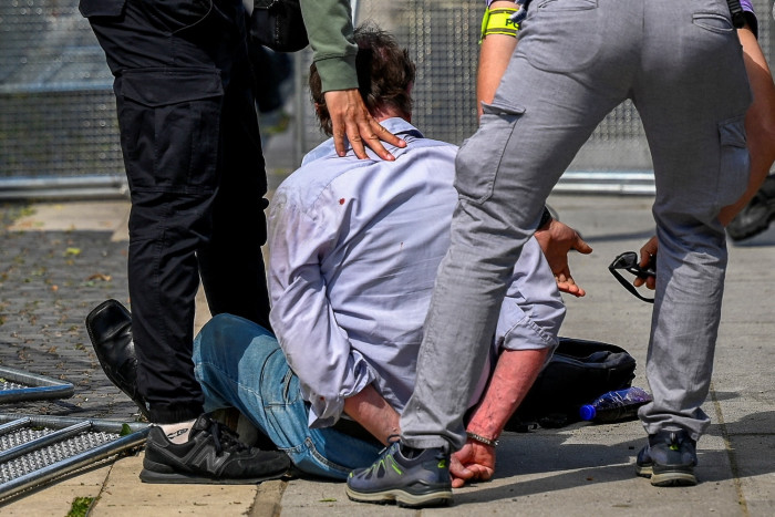 Slowakischer Premierminister kämpft nach Attentat um sein Leben